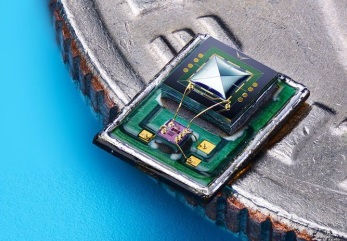 Vesper??MEMS???磨3.35 x 2.5 mm???????MEMS????????ASIC